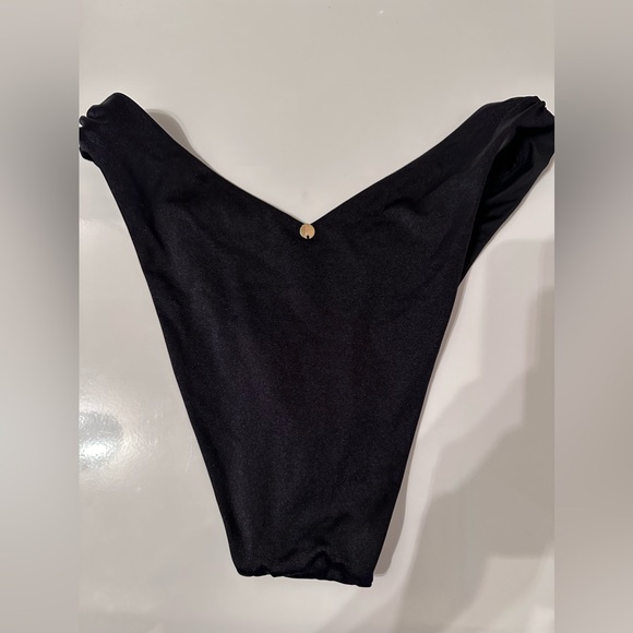 Victoria’s Secret high leg v Brazilian black bikini bottoms - Picture 4 of 5